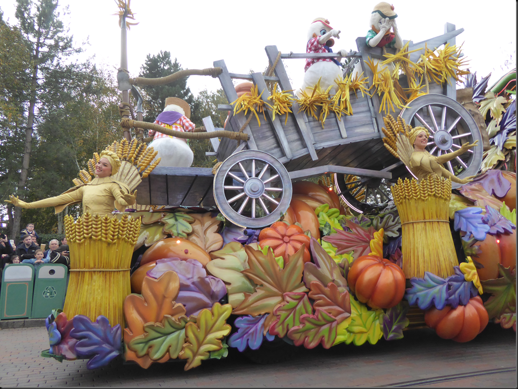 Disney Halloween Parade โ The Adventures of Kerri & Matt